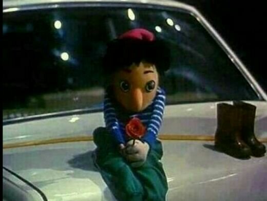 عکس مربوط به سکانسی از فیلم «کلاهقرمزی و پسرخاله» - ۱۳۷۳ «کلاهقرمزی» از دل یک مورچه درآمد و ناگهان غیب شد!