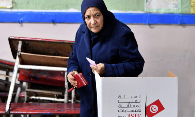 واکنش قیس سعید به حضور کمرنگ تونسی‌ها در انتخابات/ افزایش تلاش‌ها برای برکناری سعید