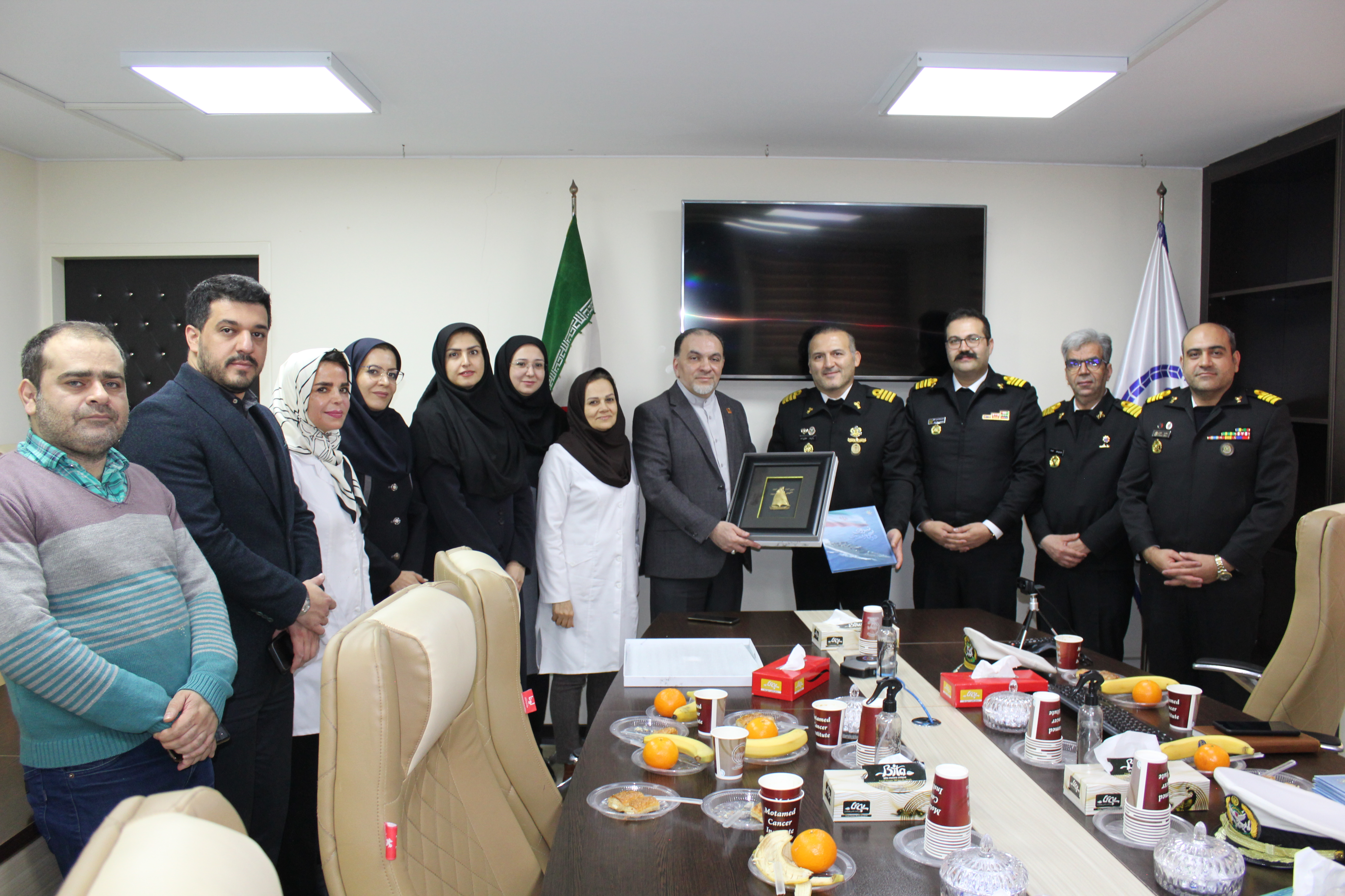 تقدیر فرماندهی نیروی دریایی ارتش جمهوری اسلامی ایران از پژوهشکده سرطان معتمد جهاد دانشگاهی