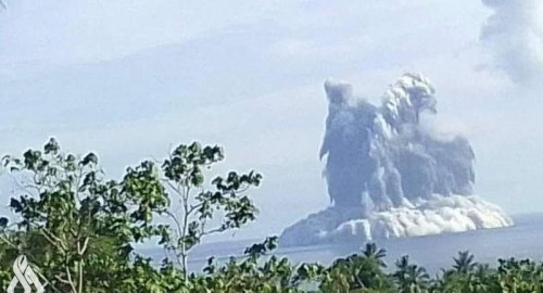 عکس آرشیوی است فوران آتشفشان زیردریایی در اقیانوس آرام