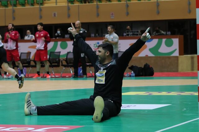 نبرد ستاره هندبال ایران با سختیهای زندگی؛ "لای پر قو با آب پرتقال بزرگ نشدهام!"