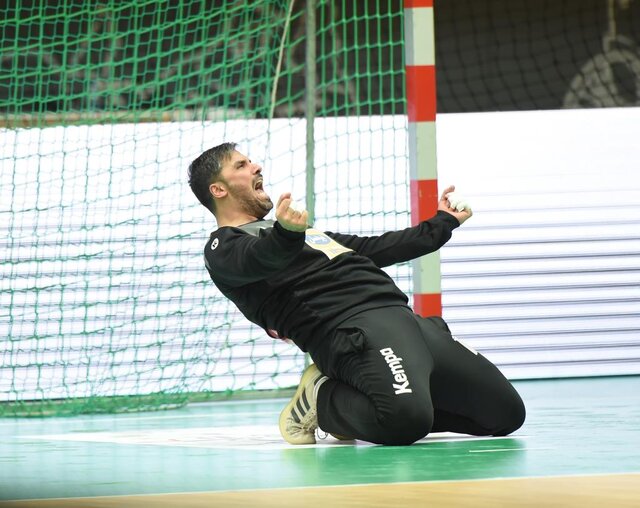 نبرد ستاره هندبال ایران با سختیهای زندگی؛ "لای پر قو با آب پرتقال بزرگ نشدهام!"