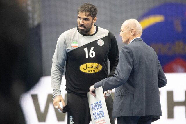 نبرد ستاره هندبال ایران با سختیهای زندگی؛ "لای پر قو با آب پرتقال بزرگ نشدهام!"