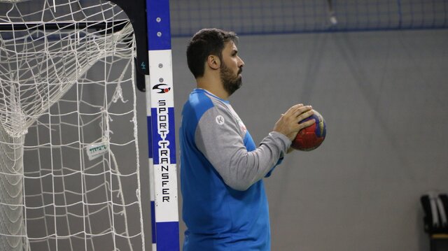 نبرد ستاره هندبال ایران با سختیهای زندگی؛ "لای پر قو با آب پرتقال بزرگ نشدهام!"