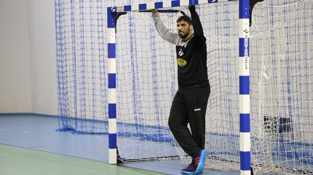 نبرد ستاره هندبال ایران با سختیهای زندگی؛ "لای پر قو با آب پرتقال بزرگ نشدهام!"