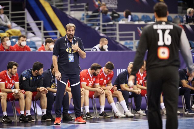 نبرد ستاره هندبال ایران با سختیهای زندگی؛ "لای پر قو با آب پرتقال بزرگ نشدهام!"