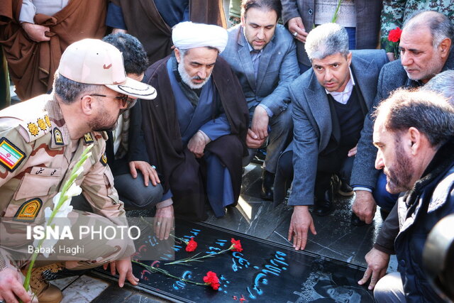 غبار روبی مزار شهدا در اردبیل انجام شد