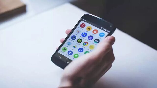 گوشی را در طول شب به شارژ رها نکنید