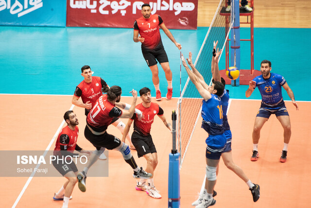 شکست یاران غفور و موسوی در والیبال/پیکان در خانه مغلوب شد شکست یاران غفور و موسوی در والیبال/پیکان در خانه مغلوب شد