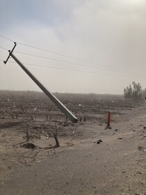 طوفان شدید ۱۷ تیر برق را در شهرستان انار از جا کند