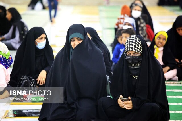 غبار روبی و عطرافشانی قبور مطهر شهدا در بندرعباس برگزار شد