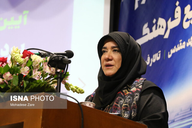 عکس از آرشیو توجه به بازار کشورهای همسایه برای صادرات هنر ایرانی ضروری است