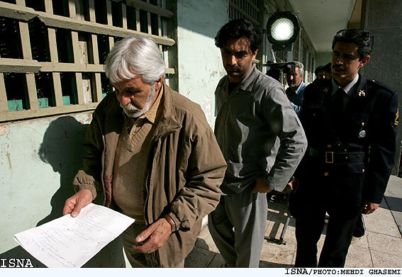 بند سیاسی زندان را برای ساخت سریال تغییر دادند