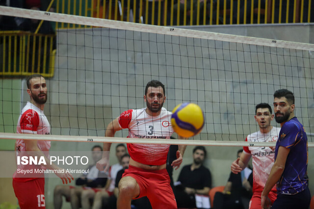 میزبانی بهروز عطایی از یاران محمد موسوی در لیگ والیبال میزبانی بهروز عطایی از یاران محمد موسوی در لیگ والیبال