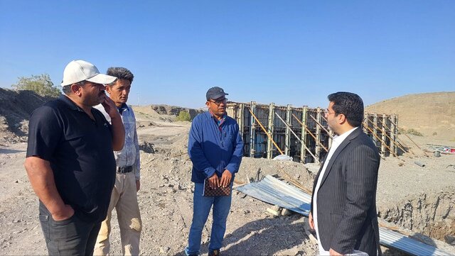 توسعه و آبادانی فنوج در گرو آسفالت ۳۴ کیلومتر راه