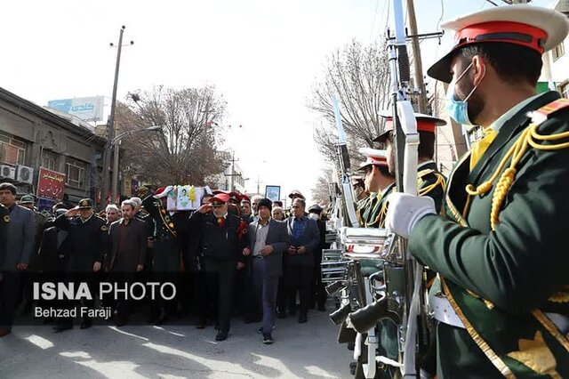 تشییع پیکر شهید "شهرام حیدری" در کرمانشاه