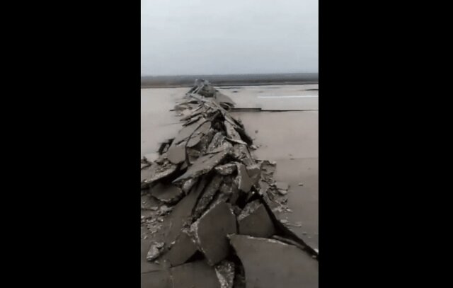 باند فرودگاه «هاتای» ترکیه عکس از آرمنیانیوز زلزله باند فرودگاهی در ترکیه را شکافت