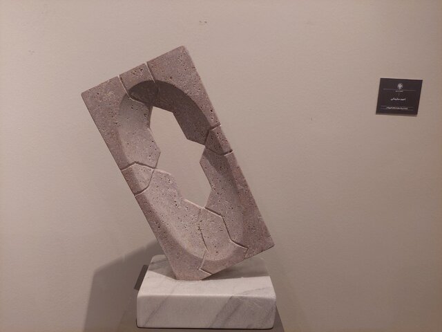 گویی که پرت شدهای به زمان حافظ و سعدی