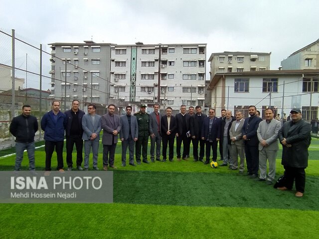 زمین چمن مصنوعی مدرسه توحید شهر مرزی آستارا افتتاح شد