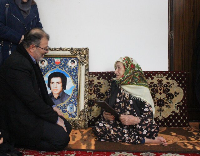 دیدار جهادگران جهاددانشگاهی اردبیل با خانواده شهید دانشجو"نورالدین جهانجو"
