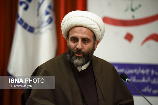 عکس از آرشیو قرآن را میتوان به عنوان مطمئنترین نسخه برای رسیدن به قله تمدن اسلامی به بشریت معرفی کرد