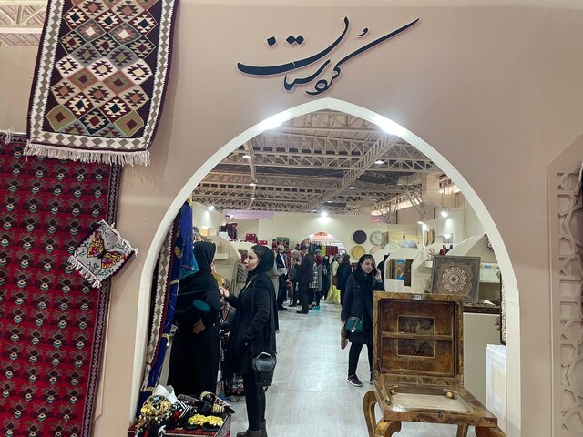 مردم بیشتر تماشاچی هستند مردم بیشتر تماشاچی هستند