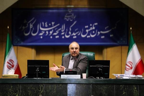 عکس: آرشیو میزان حقوق در سال آینده به نفع مردم و بدون افزایش پایه پولی باشد