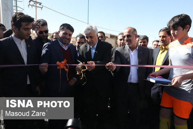 افتتاح و کلنگ زنی طرحهای ورزشی میبد با حضور وزیر ورزش