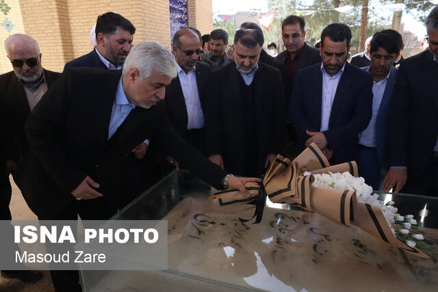 افتتاح و کلنگ زنی طرحهای ورزشی میبد با حضور وزیر ورزش