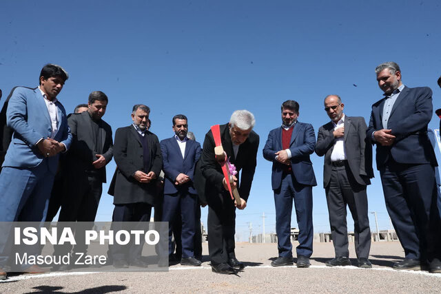 افتتاح و کلنگ زنی طرحهای ورزشی میبد با حضور وزیر ورزش