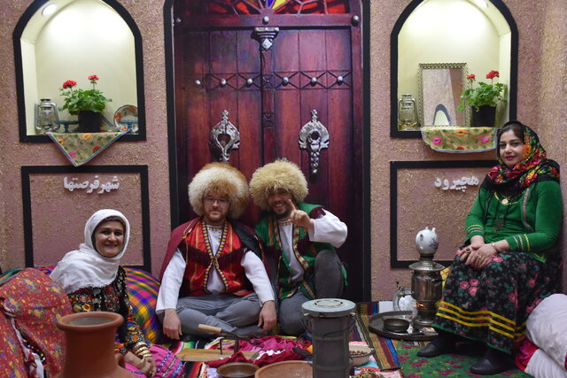 نمایشگاه گردشگری و صنایعدستی ۱۴۰۱ چاقوی زنجان دیگر سر بز تکمچی را نمی بُرد!