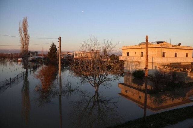 عکس: رویترز فروریختن یک سد، روستایی را در سوریه به زیر آب برد