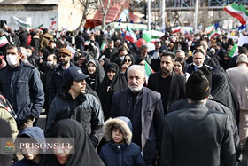 حضور رئیس سازمان زندان‌ها در جمع راهپیمایان ۲۲ بهمن