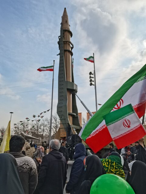 نمایش موشک بالستیک عماد و پهپاد شاهد136 در میدان آزادی تهران