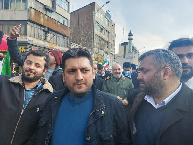 حضور سردار سلامی در راهپیمایی ۲۲ بهمن حضور سردار سلامی در راهپیمایی ۲۲ بهمن