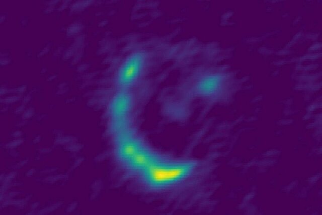 درخشش نظریه اینشتین در یک کهکشان نامرئی! درخشش نظریه اینشتین در یک کهکشان نامرئی!