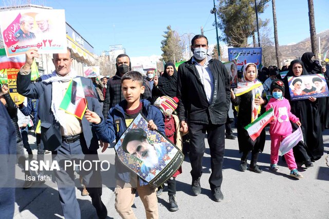 حضور عشایر با لباسهای محلی در راهپیمایی یاسوج