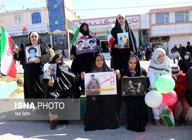 حضور عشایر با لباسهای محلی در راهپیمایی یاسوج