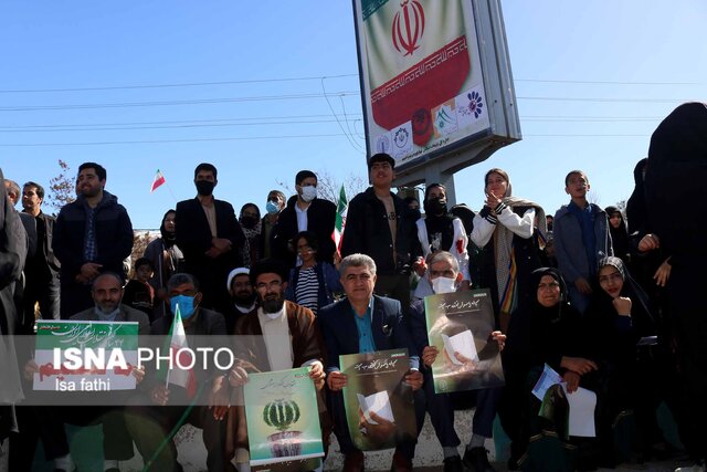 حضور عشایر با لباسهای محلی در راهپیمایی یاسوج