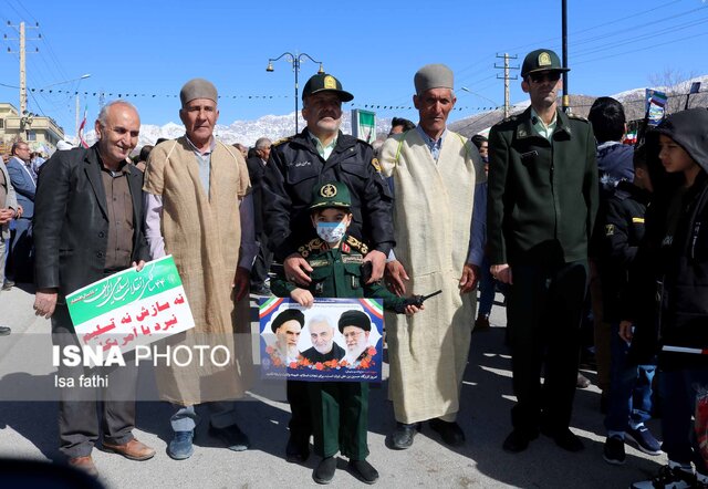 حضور عشایر با لباسهای محلی در راهپیمایی یاسوج