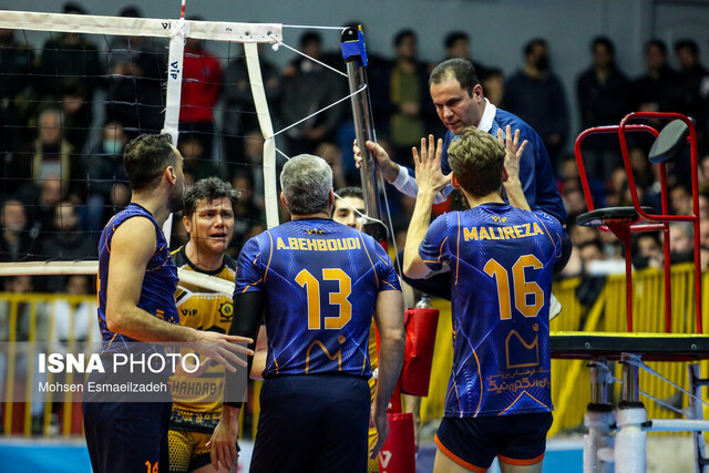 پیروزی سخت یاران غفور در گام اول پلیآف والیبال پیروزی سخت یاران غفور در گام اول پلیآف والیبال