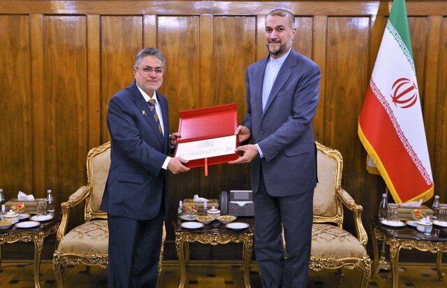 پیام سلطان عمان به ابراهیم رییسی پیام مکتوب سلطان عمان به ابراهیم رییسی در مورد روابط دوجانیه