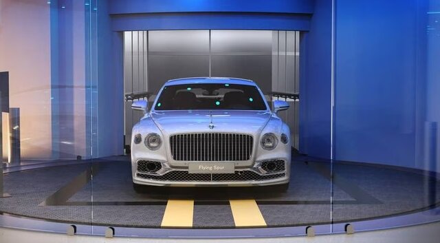 با اتوموبیل به طبقات این برج میروید!