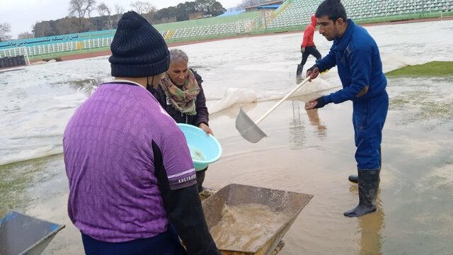 مالک خیبر فرافکنی میکند/ نمیتوانند زمین چمنی را نگهداری کنند