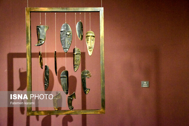 اینجا با عزتالله انتظامی هم شوخی میکنند