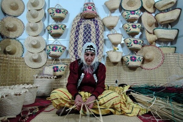 عکس تزئینی است صنایعِ دستی را صنایعِ زیستی کنیم