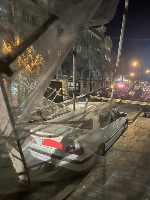 ریزش داربستهای ساختمان ۹ طبقه در شهران