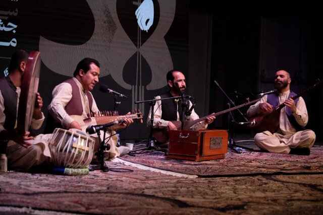 اعلام ناگهانی خبر مرگ یک هنرمند، حضور چهرههای سیاسی و اجرای موسیقی «حنابندان»