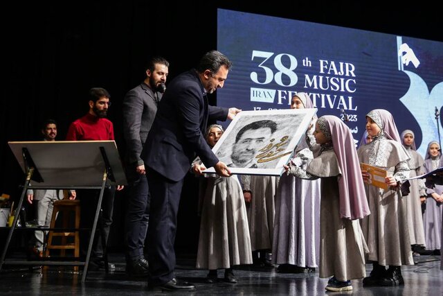 اعلام ناگهانی خبر مرگ یک هنرمند، حضور چهرههای سیاسی و اجرای موسیقی «حنابندان»