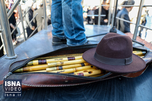 ویدیو/ تشییع و بدرقه پیکر حسن ناهید با نوای نی ویدیو/ تشییع و بدرقه پیکر حسن ناهید با نوای نی